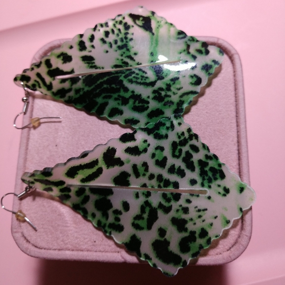 VTG Earrings Large Dangle Long Lucite Greens BoHo Pierced Statement 1980’s - Picture 6 of 7